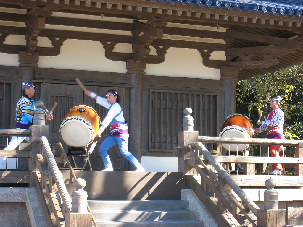 Disney 2010 D3 0800.jpg - January 9-11, 2010 Disney World Florida. Monday, up and ready to roll, took shuttle to Epcot. Caught a couple shows and took a lot of pictures. Finally had to call it a day to get to our plane to go home.